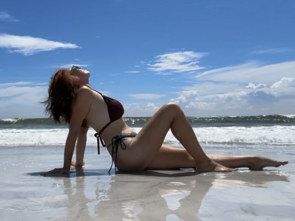 Watch BarbieKarly live on cam on StripChat