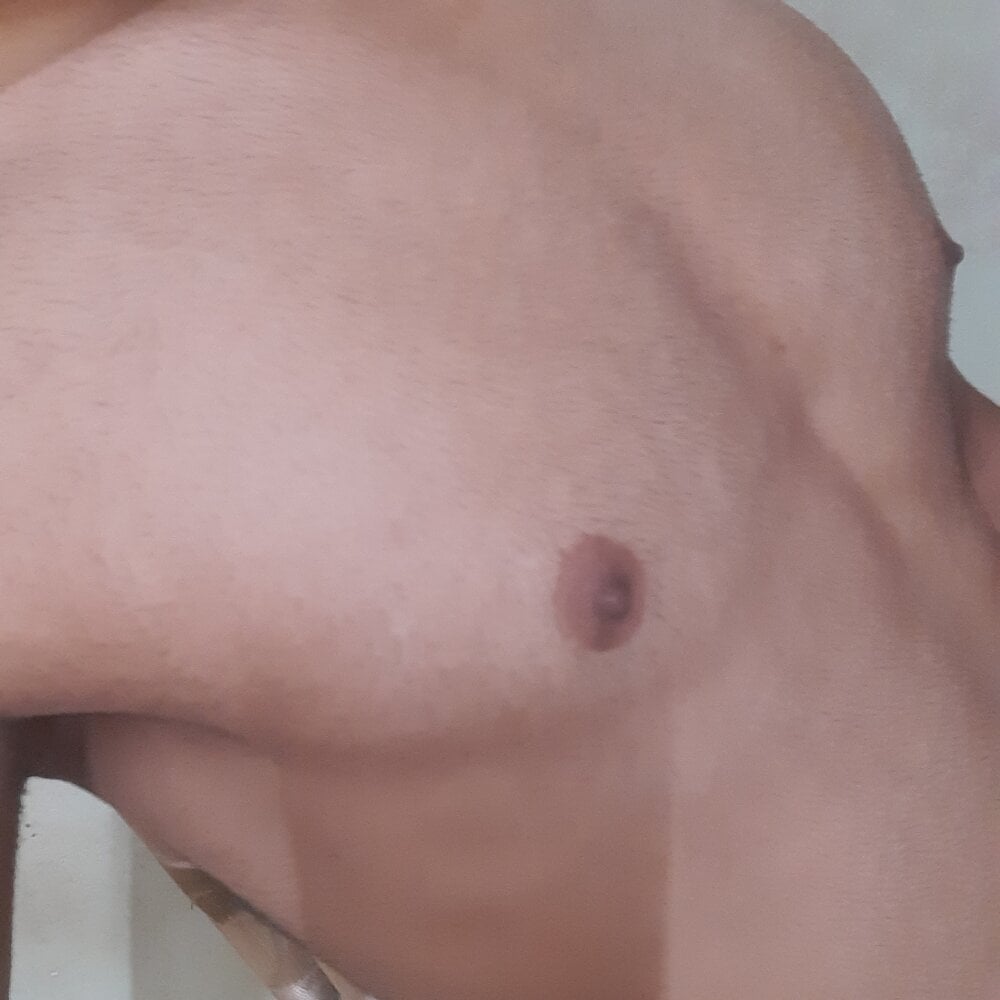 alexwhitestraight7 Adlı Modelin Çevrimdışı XXX Sohbeti