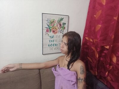 CLOWIESWEETCOCK69 Trans Petite Live Webcam Porn