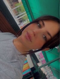 PlayfulMaddie_19's Offline Chat Room