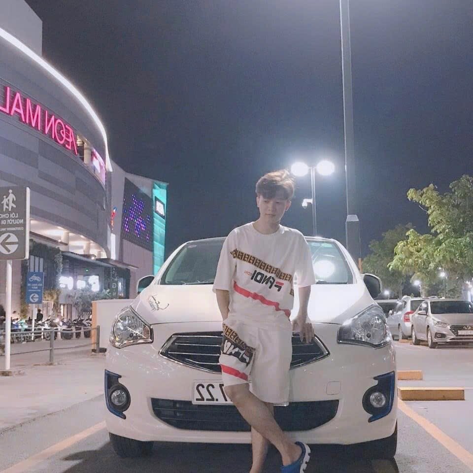 aaronlong9875@xh's Offline XXX Chat