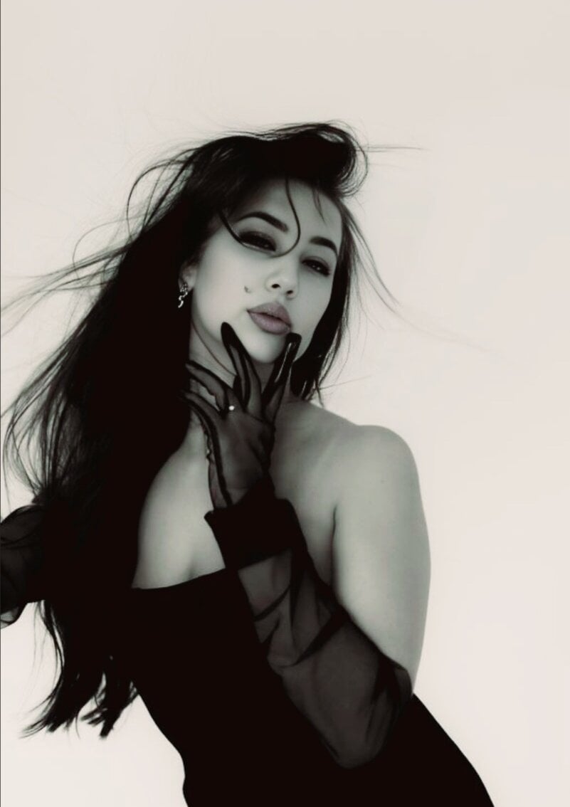Liana_flower_ profile