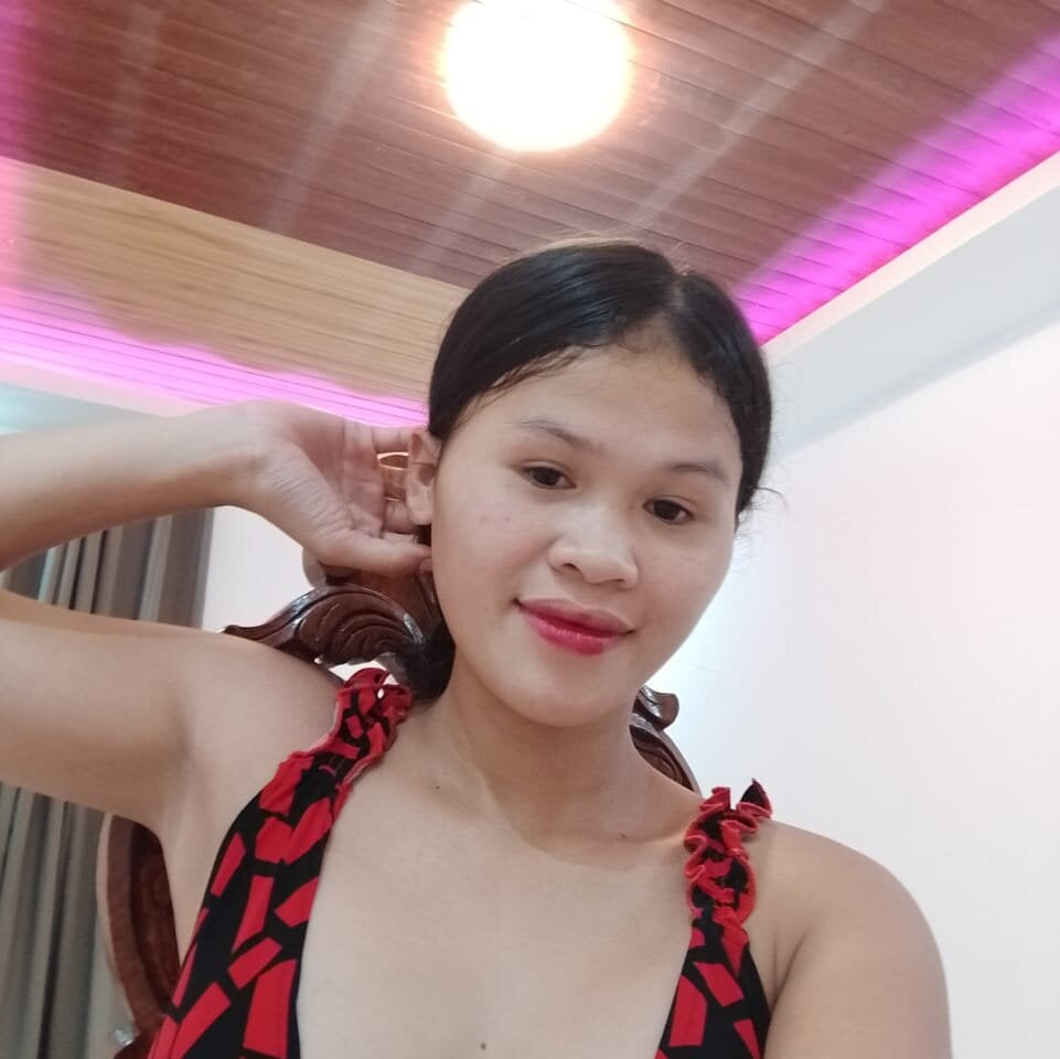 Watch CreamyPussy18 live on cam on StripChat