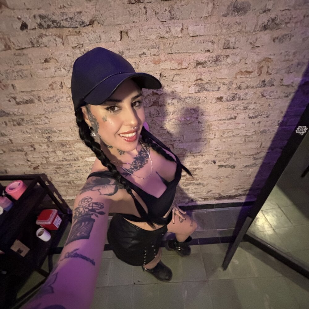 tatttoosexy webcam profile - Russian