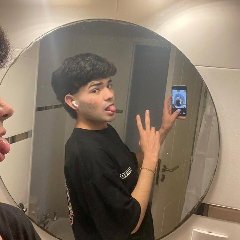 adriandemza's Offline XXX Chat