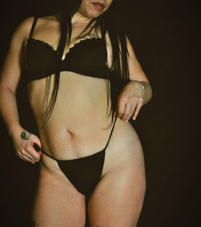 blackmelanyqueen88 Live Cam on StripChat