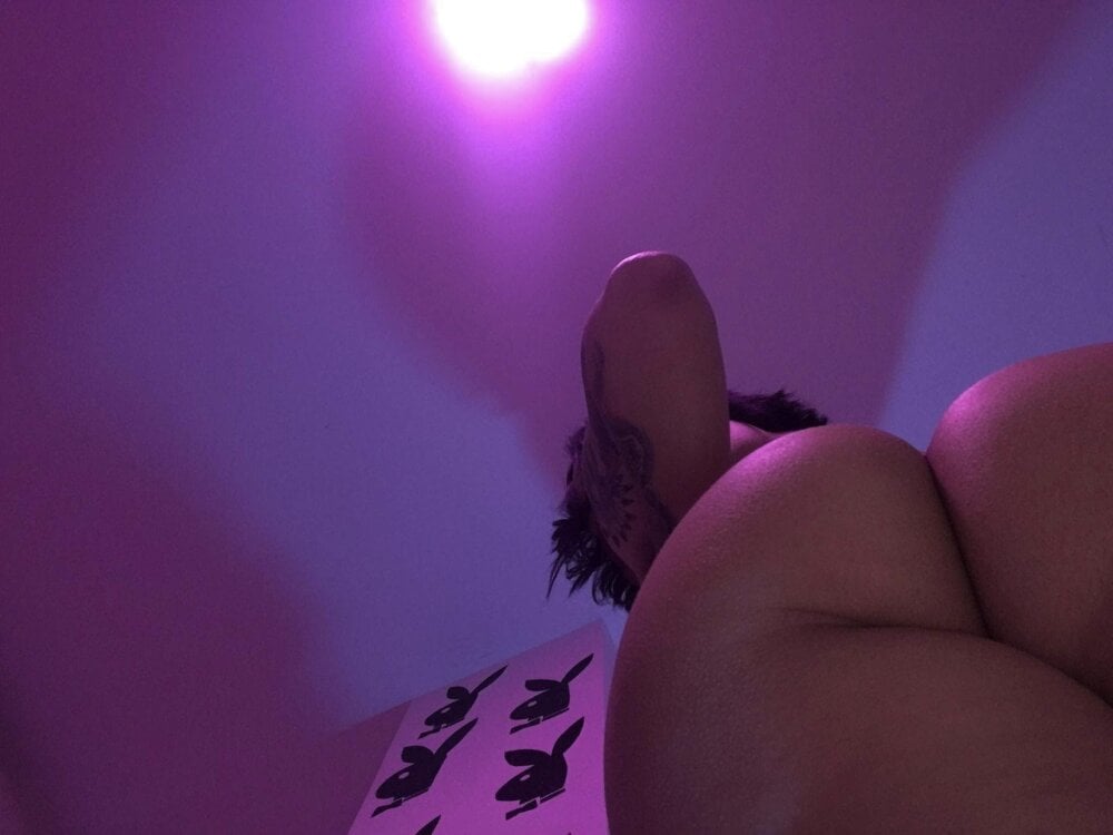 Live sex webcam photo for Katt222 #290084609