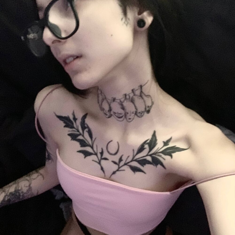 leonahinnes webcam profile - Zimbabwean