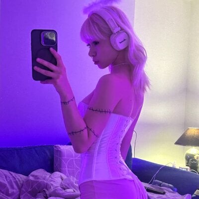 _Yolandi_ Live Cam on StripChat