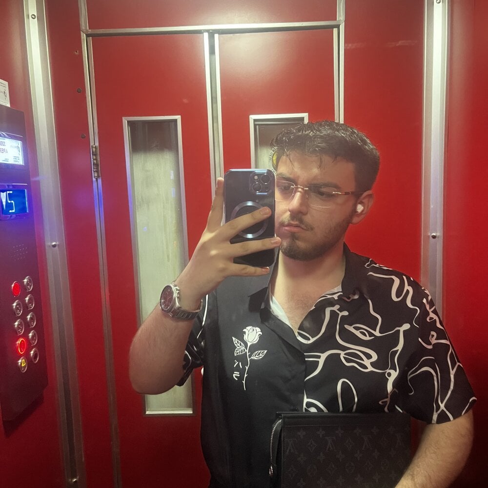 kristian65543 Offline XXX Chat