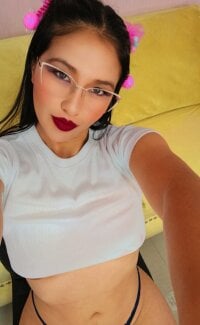 saray_ch1's Webcam Show