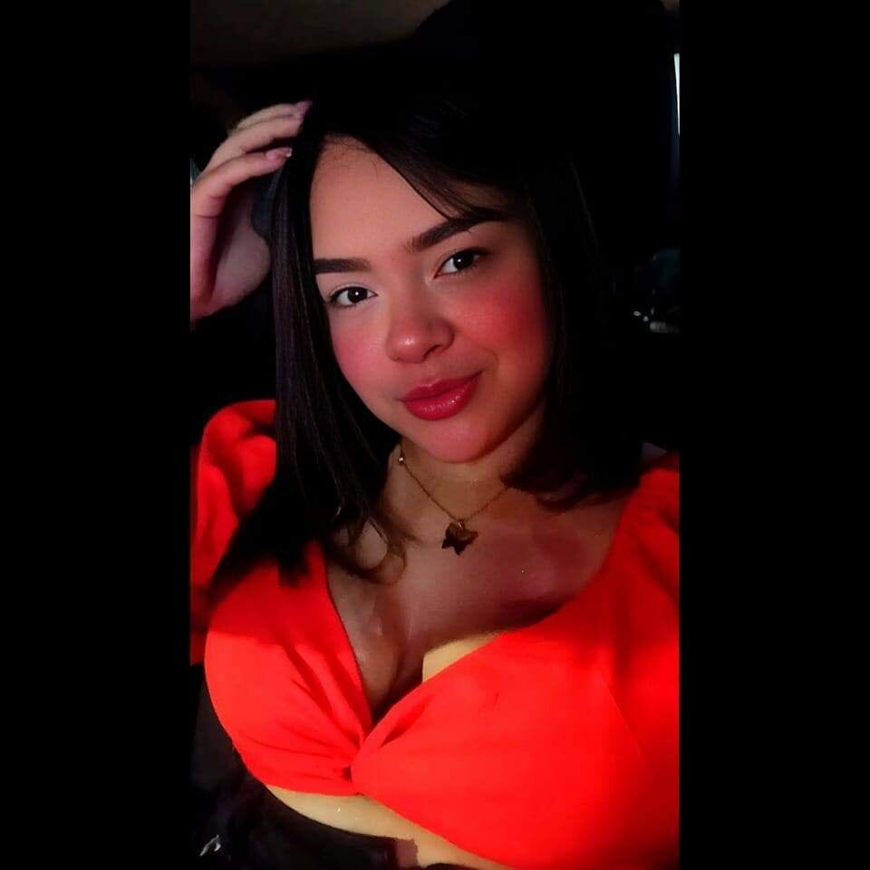 Live sex webcam photo for ChloePetit #289768955