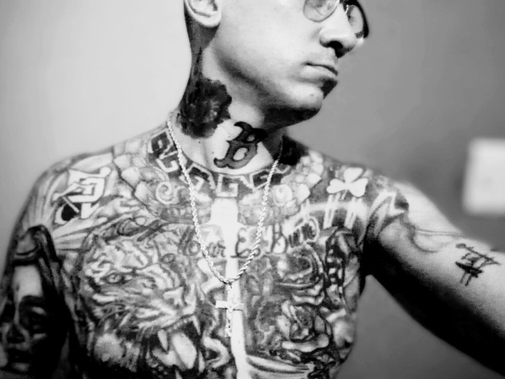 Lati6969 Offline XXX Chat