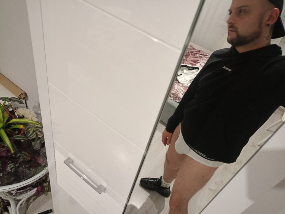 FORNEUS01's Offline XXX Chat