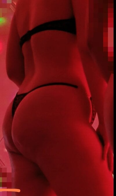 Hanzadekerem - curvy white