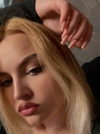 Lexy_Tyler's Offline Chat Room