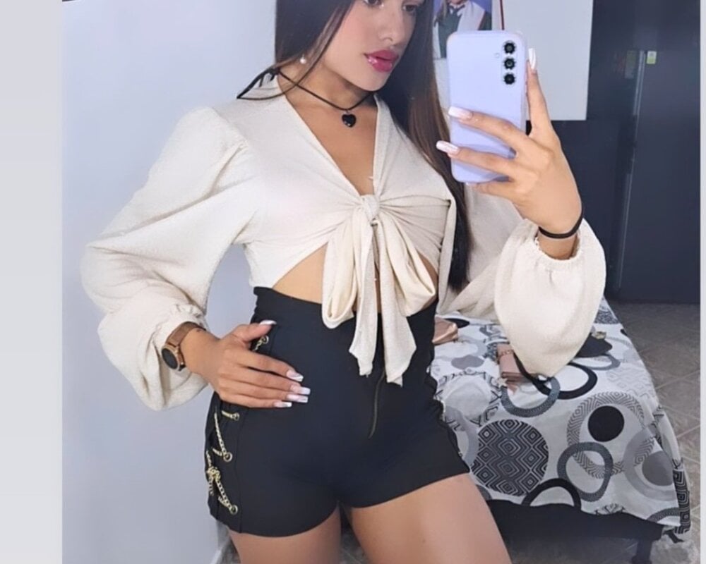 Live sex webcam photo for cristal_somerss #289995611