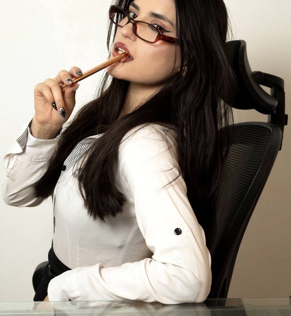 badgirlwebcam.com jade_agliyah livesex profile in bisexual cams