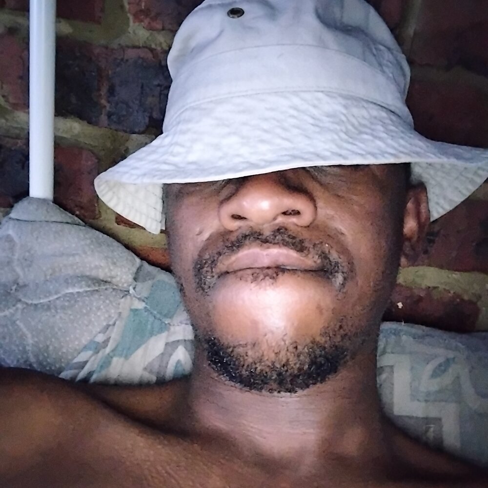 Skinnyblackboyxxx's Offline XXX Chat