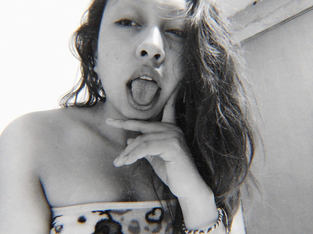 Live sex webcam photo for Hannah_Percy #289347515