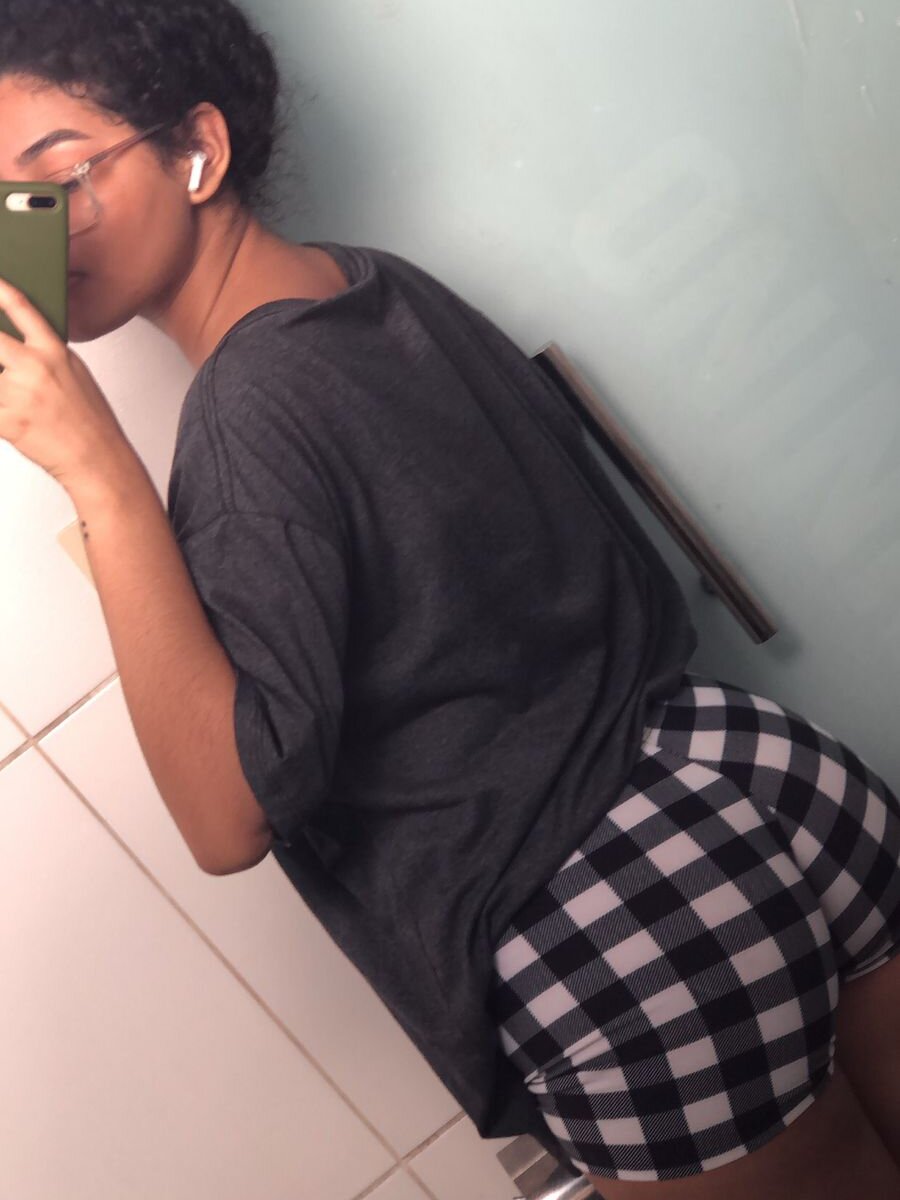 Live sex webcam photo for Melchinhoss #289978851