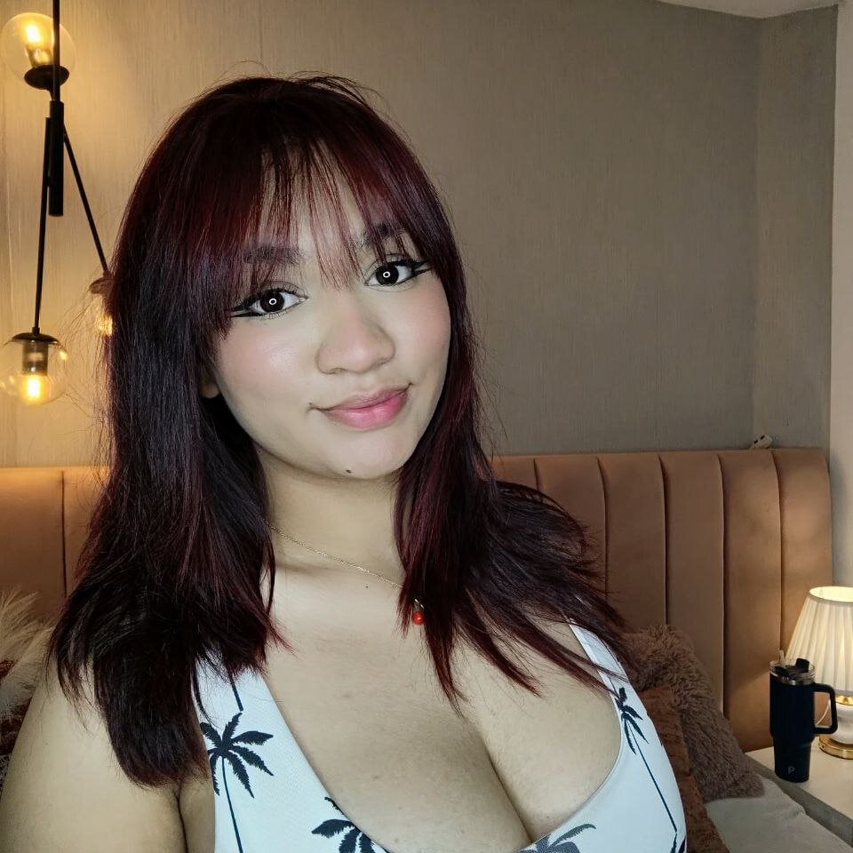 iluvcams.com emiilybrownn1 livesex profile in large cams