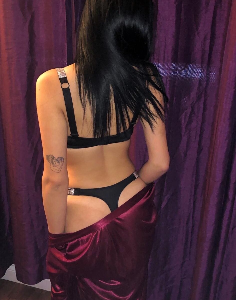 Live sex webcam photo for SweetieKim #289405768