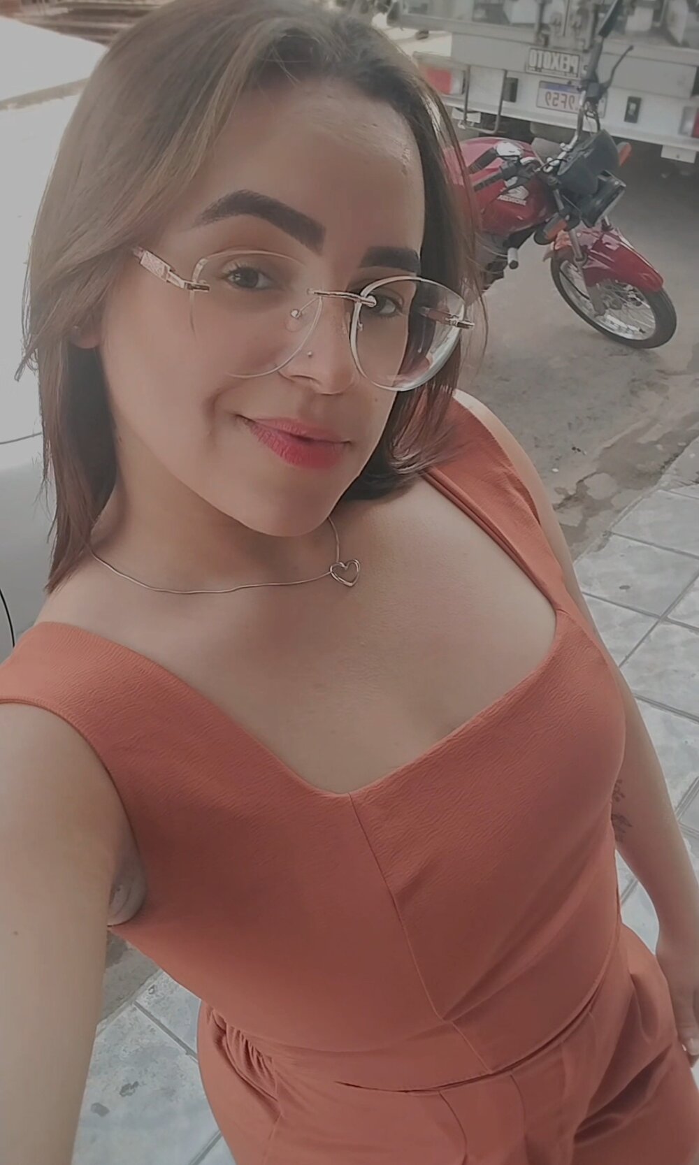 damaris2025's Offline XXX Chat