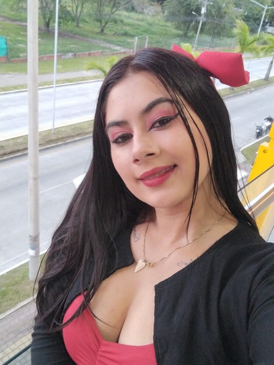 Watch  hannah_moreira live on StripChat