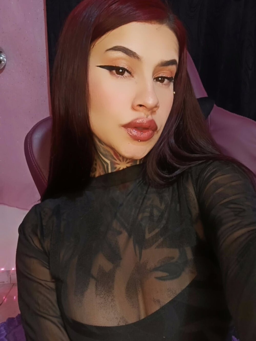 KristallSchwarzz's Offline Chat Room