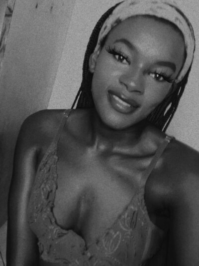 ebony_zonore ✍ cam