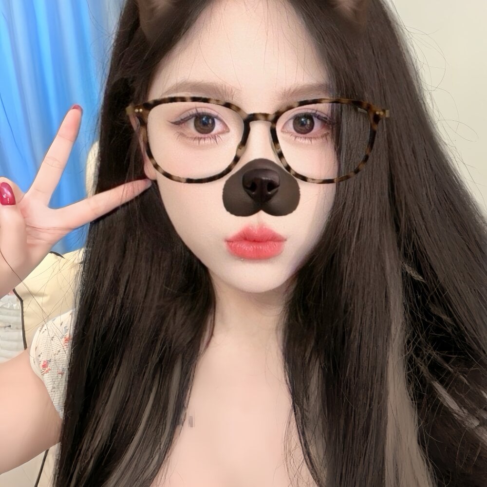 Naixue-520 live cam model at StripChat