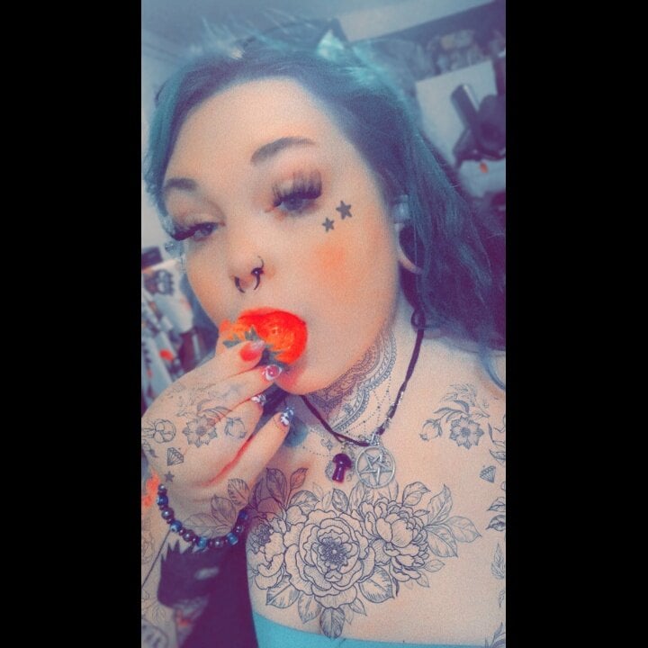 Live sex webcam photo for KnottyNuff #289246877