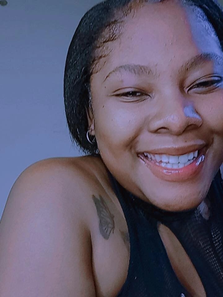 sexlivecamsites.com queenyola69 livesex profile in in-your-head-and-dreams cams