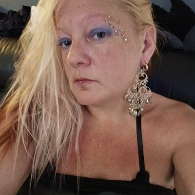 Bluz-berriz on StripChat