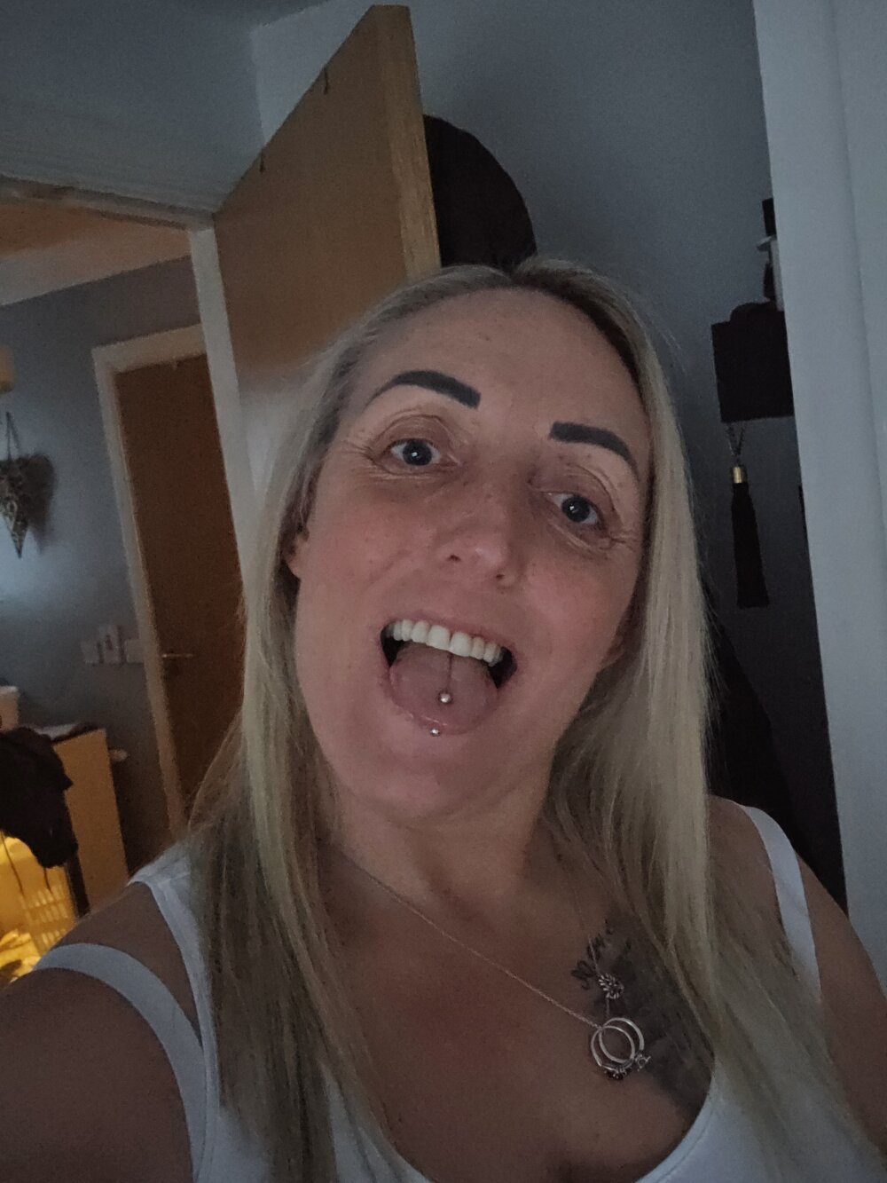 theblondecocklover profile