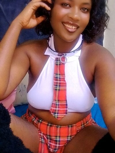 CandyMayaxx2 on StripChat