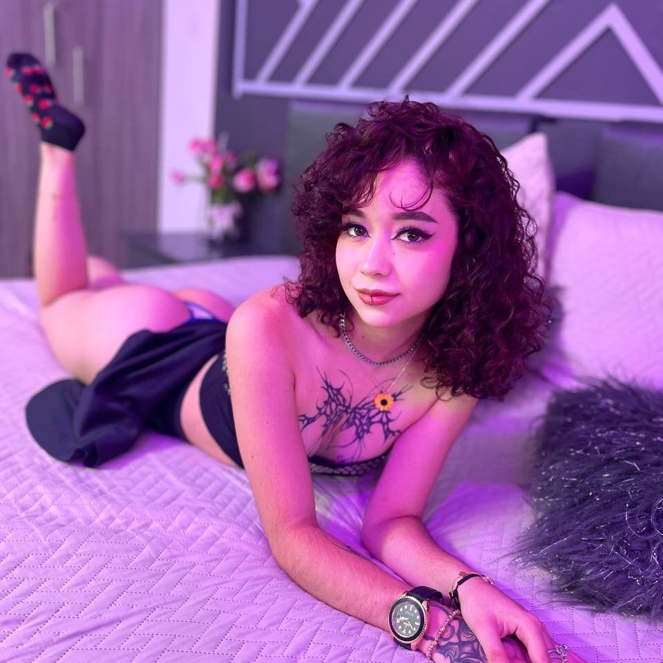 sexcam3d.net luci_butterfly livesex profile in slim cams