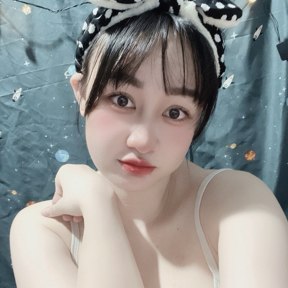 Live sex webcam photo for Lucie-99 #290028036