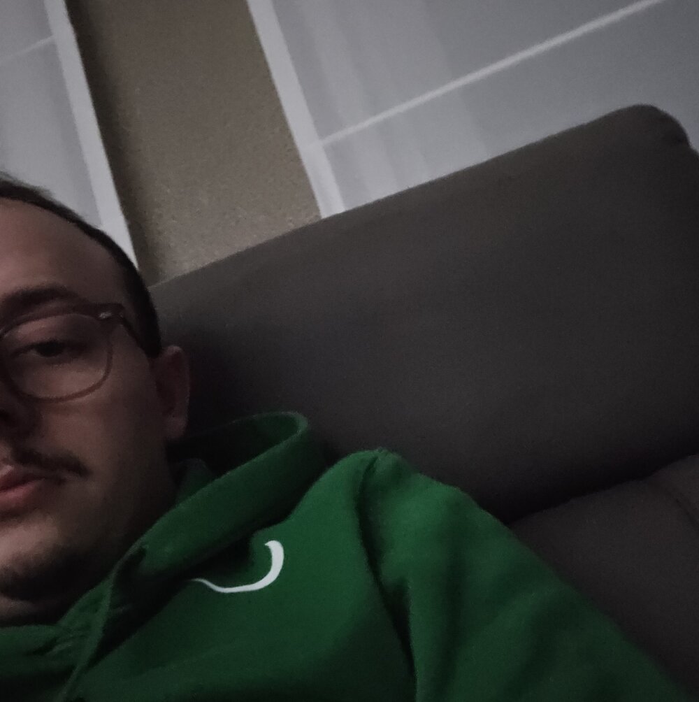 Hugoteee: офлайн-секс-чат