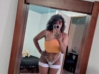 Mayalia_Hot's Offline Chat Room