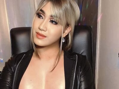 AliciaYumyum Trans Bigcocks Striptease Cam