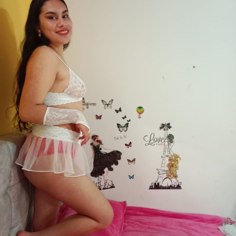 Live sex webcam photo for Maylin_Hot_Bg_Sex #285868652