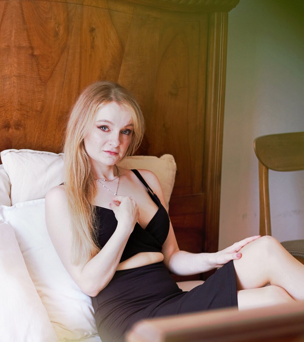 AlmaHoney's Offline XXX Chat
