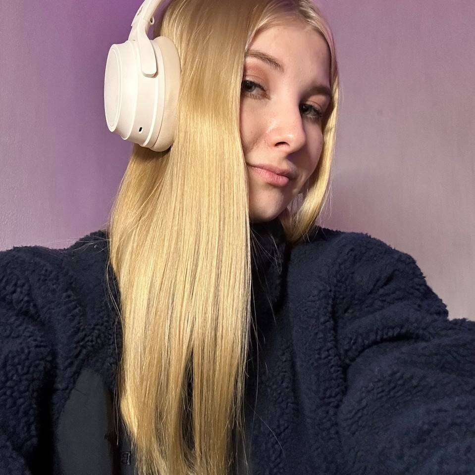 camsex-joy.info moon_cutie livesex profile in grey-eyes cams