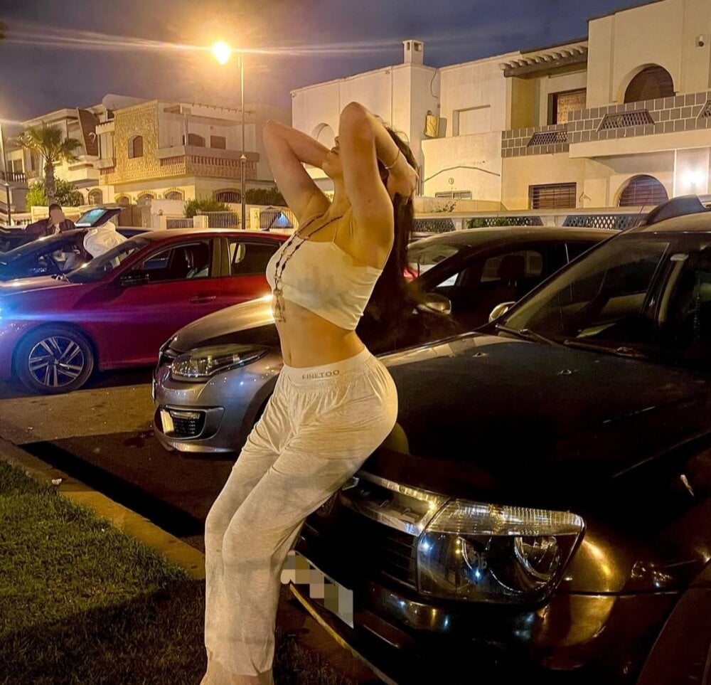 247camsex.com lona_lolo livesex profile in turn-around-im-behind-u cams