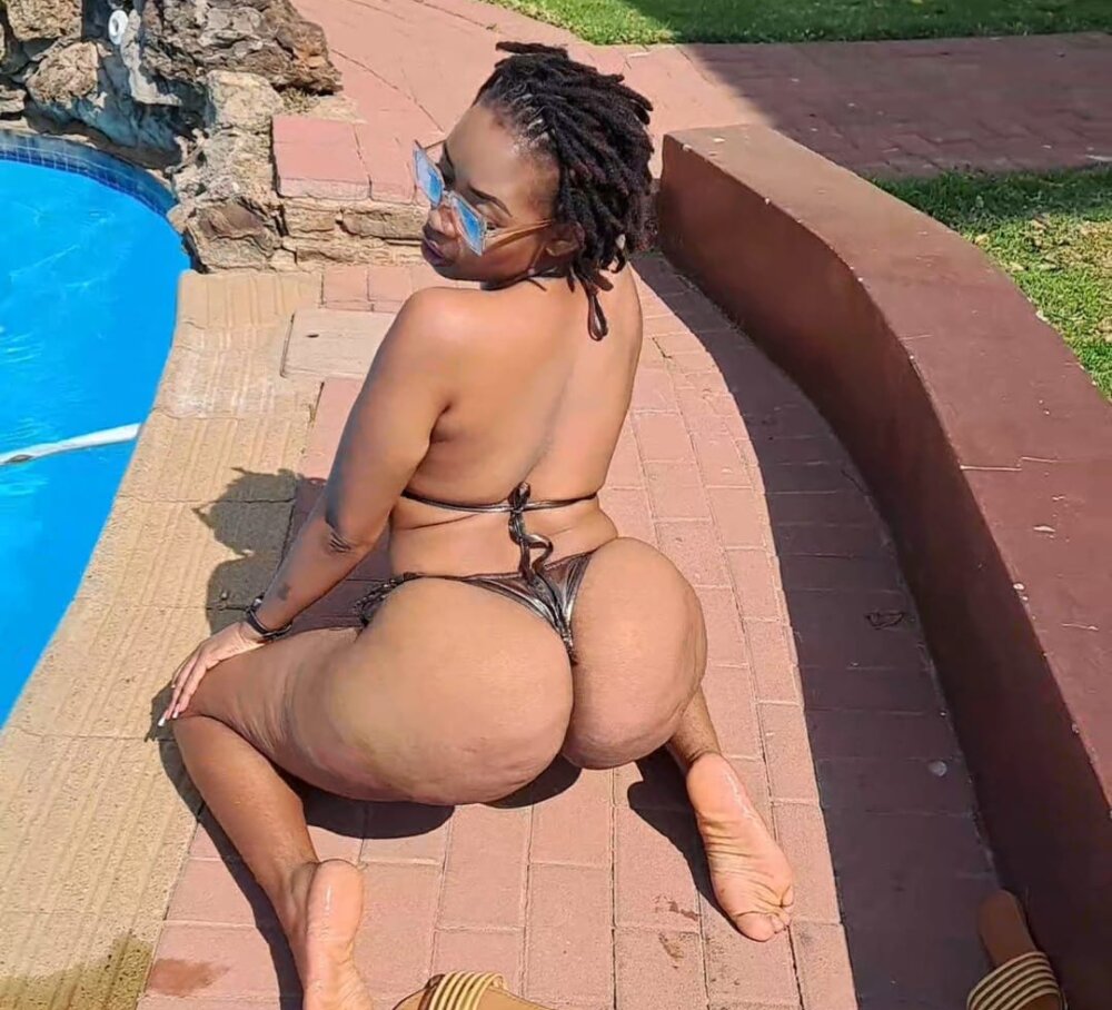 Live sex webcam photo for YummyPeaches24 #289572121