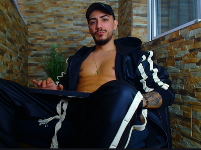 AndrewBanner Male Flexing Online Cam Chat