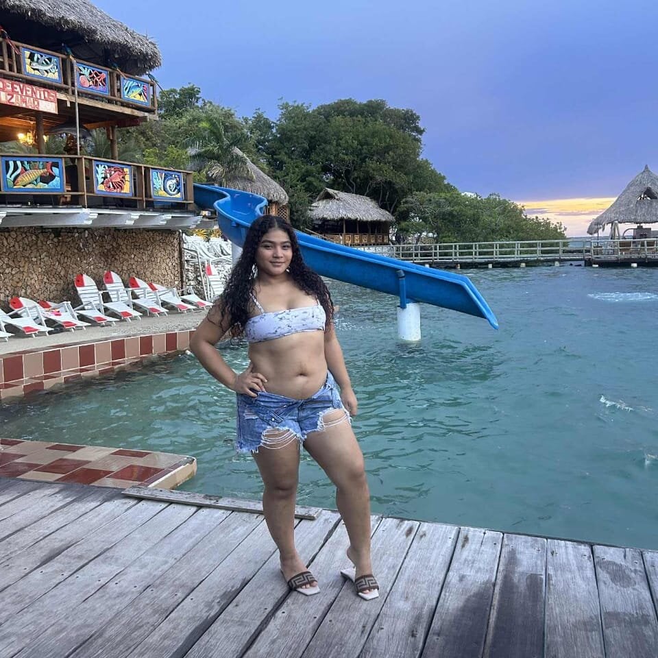 sexlivecamsites.com miel_alisha livesex profile in latino cams