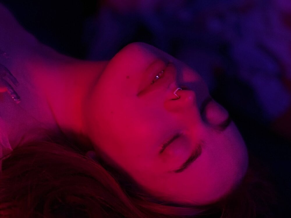 stripchat moon_siren webcam profile pic via livesexasiancams.com